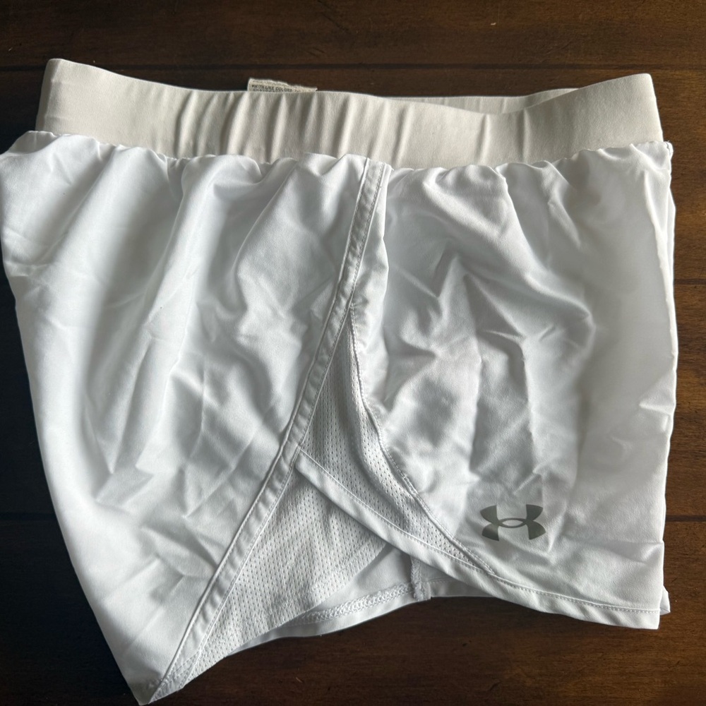 Under Armour White Athletic Skort with Built-In Shorts. EUC Woman’s XS
